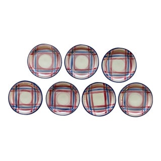1950s MCM Set of Seven (7) Metlox Vernonware Calico Red and Blue Plaid 6.5” Bread Plates For Sale