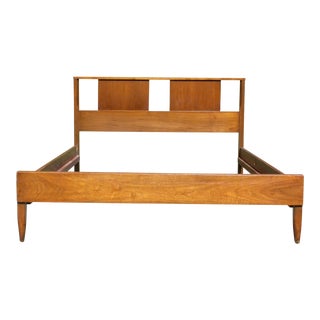 Vintage Sculptural Low Profile Mid Century Modern Walnut Full Double Bed For Sale