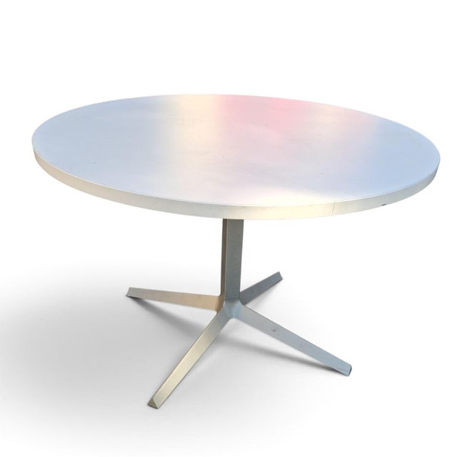 The Knoll Round Dining & Meeting Table Embodies Timeless Mid-Century Modern Utility For Sale In Raleigh - Image 6 of 6
