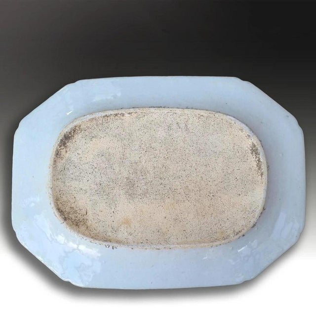 18th Century Qing Dynasty Chinese Export Porcelain Dish with Red Enamel For Sale - Image 6 of 7