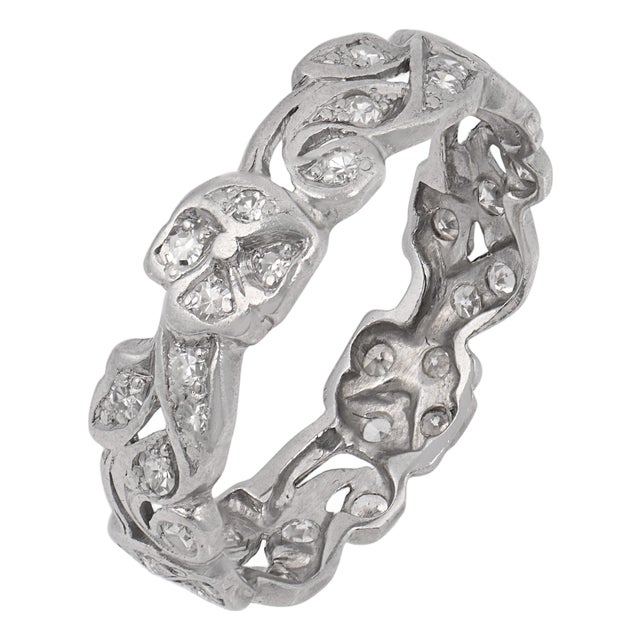 1930s Art Deco Diamond Floral Leaf Motif Platinum Wedding Band, Size 7.5 For Sale