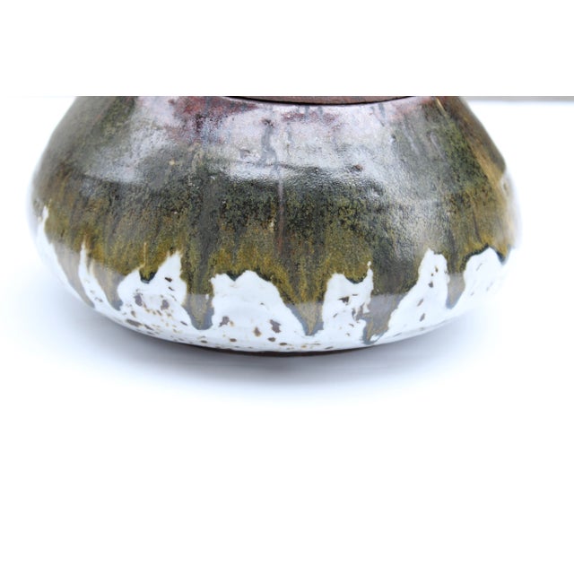 Signed Mid-Century modern drip art pottery catchall. We love to style these with any interior decor. As found.