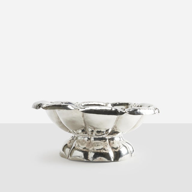A hand-hammered silver centerpiece with undulating rim and fluted pedestal base. Marked "WIENER WERK STÄTTE", JH and WW.
