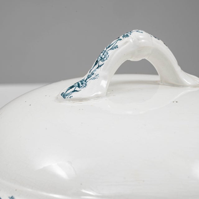 20th Century Belgian Special Edition Porcelain Tureen With Lid For Sale - Image 12 of 18