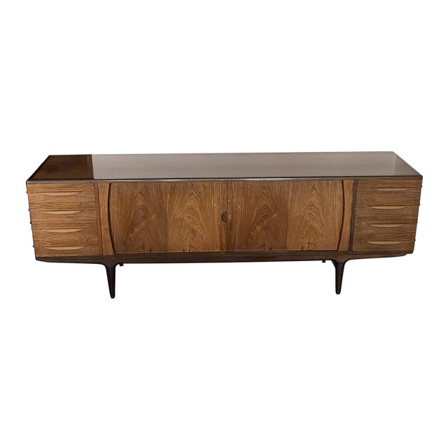 Johannes Andersen Sideboard in Rosewood, Model U15, 1960’s. For Sale