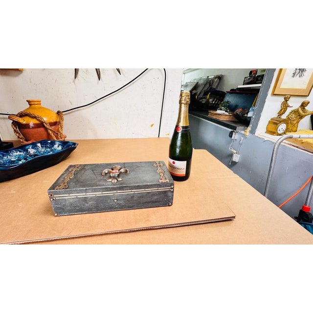 Handcrafted Pewter Cigar Box with Brass Inlays, Fleur-de-Lys Motif, 1970s France This exceptional handcrafted cigar box,...