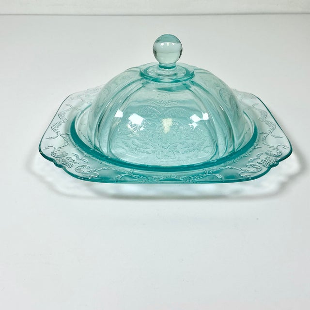 Victorian 1970s Vintage Art Deco Hollywood Regency Indiana Glass Co. Recollection Covered Butter Dish For Sale - Image 3 of 10