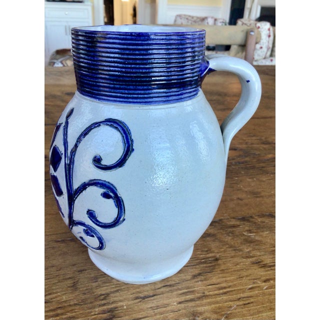 American Vintage Williamsburg Restoration Blue and White Petite Vase For Sale - Image 3 of 11