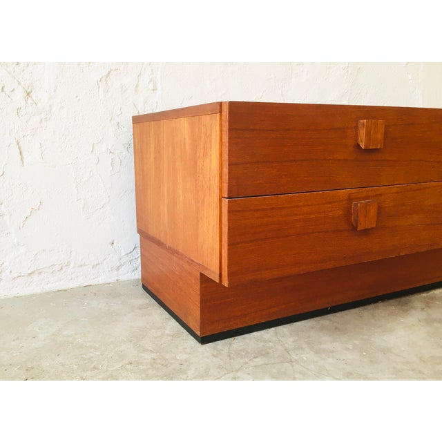 1960s Low Teak Sideboard, 1960s For Sale - Image 5 of 10