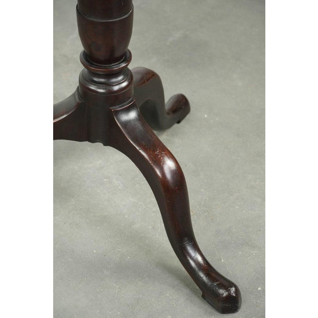 Round Antique English Tilt-Top Table/Side Table from the Early 19th Century with a Patina. For Sale - Image 14 of 15