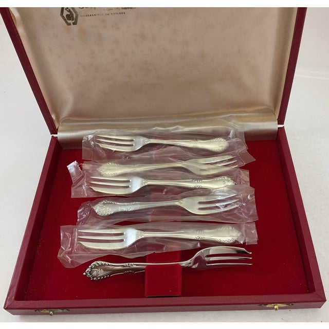 Traditional 1980s Silver Plated 12 Pastry Forks with Cases, Chesterfield. For Sale - Image 3 of 17