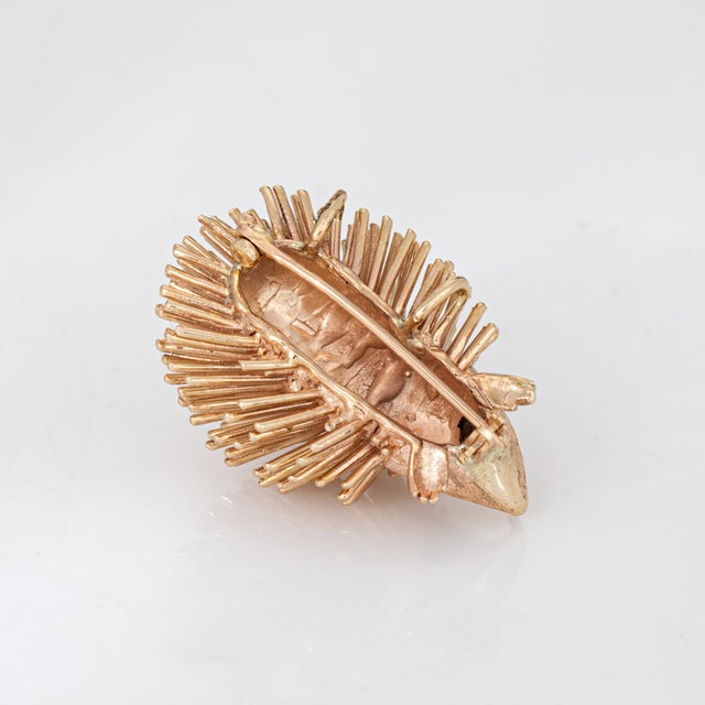 70s Vintage Hedgehog Pendant 14k Yellow Gold Brooch Sapphire Eyes Animal Jewelry For Sale - Image 4 of 5