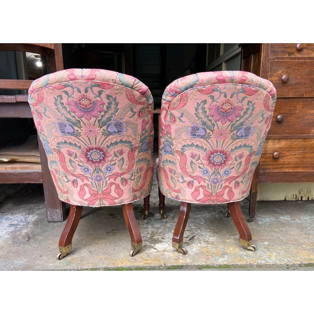 Traditional English Edwardian Style Pair of Tufted Slipper Chairs For Sale - Image 3 of 5