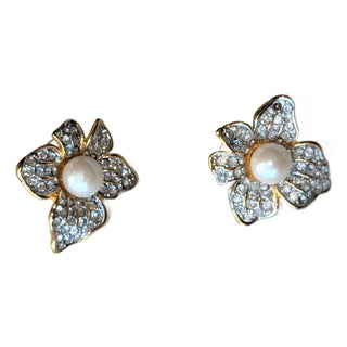 1980s Pair of Afj Floral Earrings Gold Rhinestone For Sale