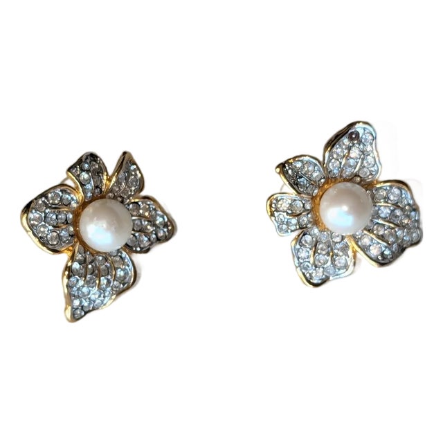 1980s Pair of Afj Floral Earrings Rhinestones Gold Tone Backing For Sale