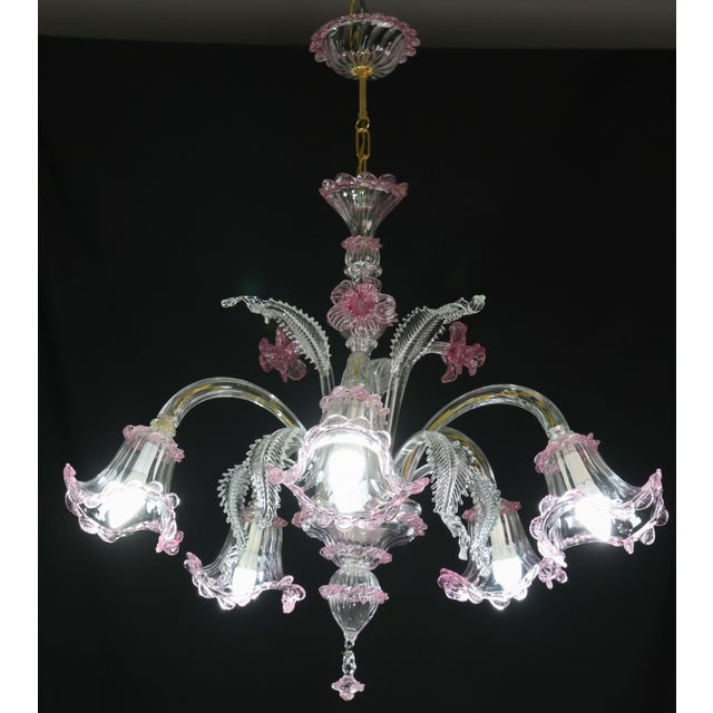 Pretty Murano chandelier, typical classic Venetian. The chandelier has 5 arms that mount 5 e14 light points, European...
