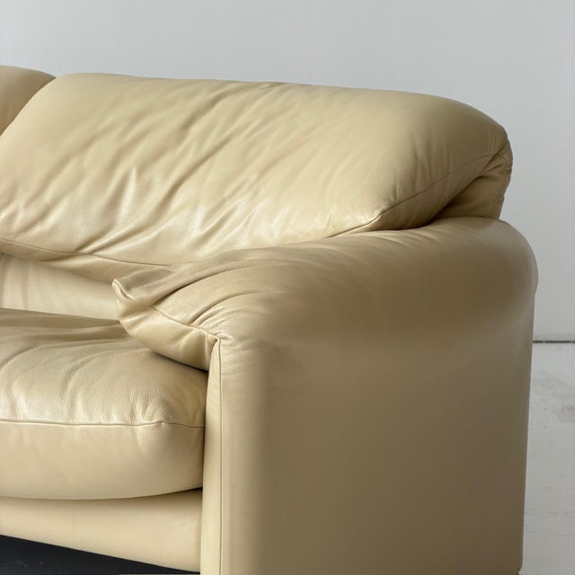 c. 1980s. Italy. Original leather upholstery