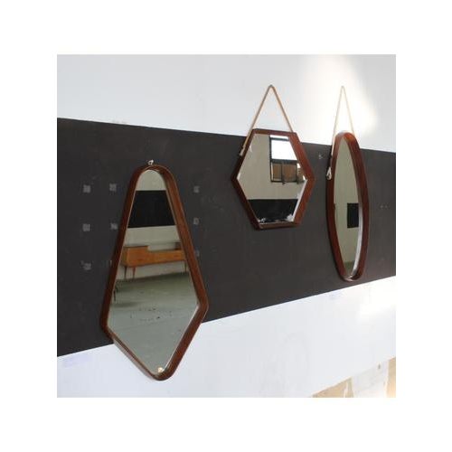 Type Drop-shaped mirror Date 1950-59 Origin Italy Model Shaped frame Materials Teak, Mirror Width 45 cm Depth 5 cm Height...