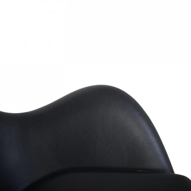 Animal Skin Egg Chair in Black Aura Leather by Arne Jacobsen, 2016 For Sale - Image 7 of 18