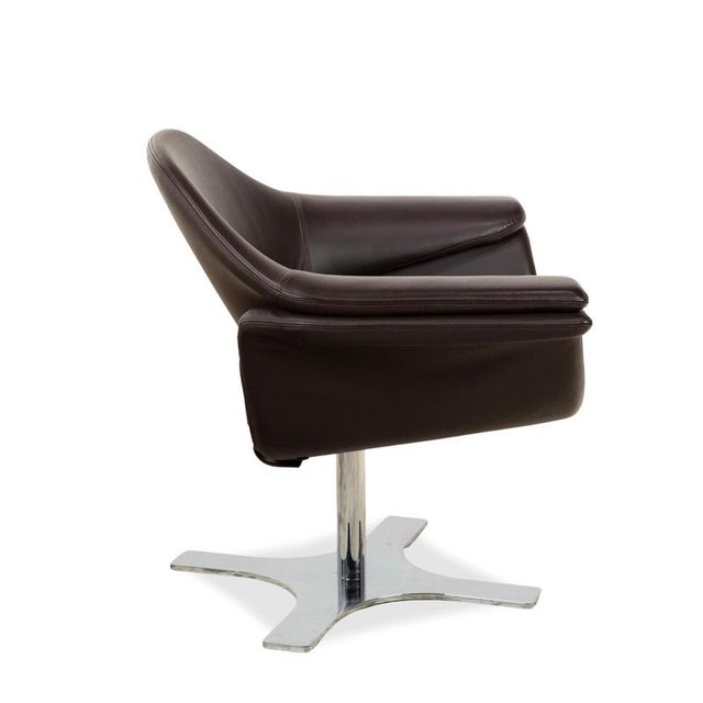 Brown Leather Hi-Cove Swivel Armchair by Molteni&C For Sale - Image 9 of 13