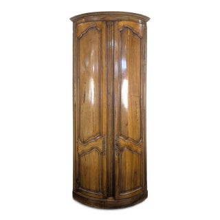 Late 18th Century Walnut Corner Cabinet For Sale