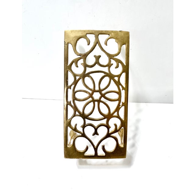 Hollywood Regency Vintage Brass Plant Stand Riser Footman - Ornate Pierced Scrollwork – Tabletop Riser For Sale - Image 3 of 10