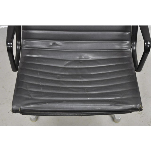Late 20th Century Vintage Herman Miller Charles and Ray Eames Design Swivel Aluminum Group Chair For Sale - Image 5 of 11