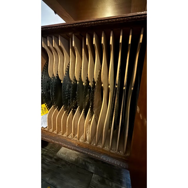 Victorian Antique Regina 15.5-Inch Disc Music Box With Original Oak Cabinet Stand & 18 Discs For Sale - Image 3 of 10