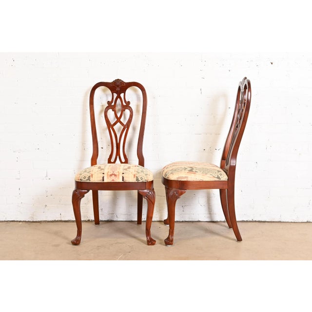 1980s Ethan Allen Georgian Carved Mahogany Dining Chairs, Set of Eight For Sale - Image 5 of 12