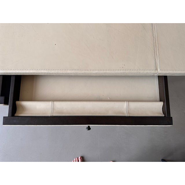 Ernest Desk in Taupe Leather by Romeo Sozzi for Promemoria, 2000s For Sale - Image 12 of 14