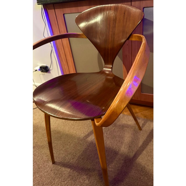 These 5 dining chairs with "Pretzel" arms were exclusively produced for Plycraft by the designer Norman Cherner...