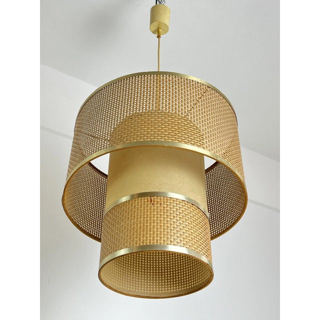 70s rattan chandelier, Italian design Intact and working, good condition. E27 lamp. Length of the chandelier including...