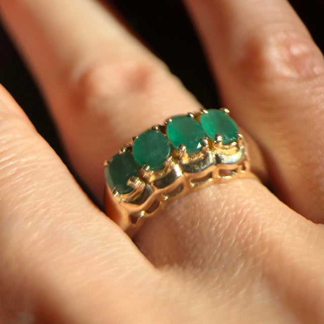 Contemporary 1970s Four Emerald Ring 1.05 CTW in 14k Yellow Gold Size 5.75 For Sale - Image 3 of 7