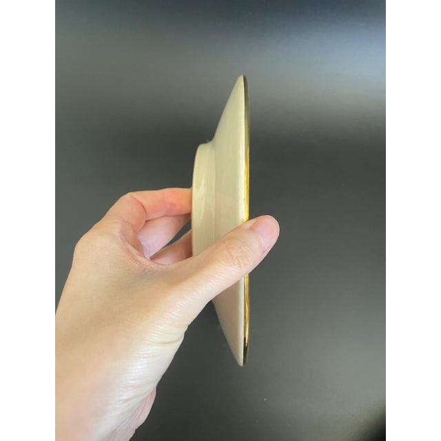 1977 Vincente Tiziano Italian Art Pottery Mother & Child Wall Plate For Sale In Las Vegas - Image 6 of 8