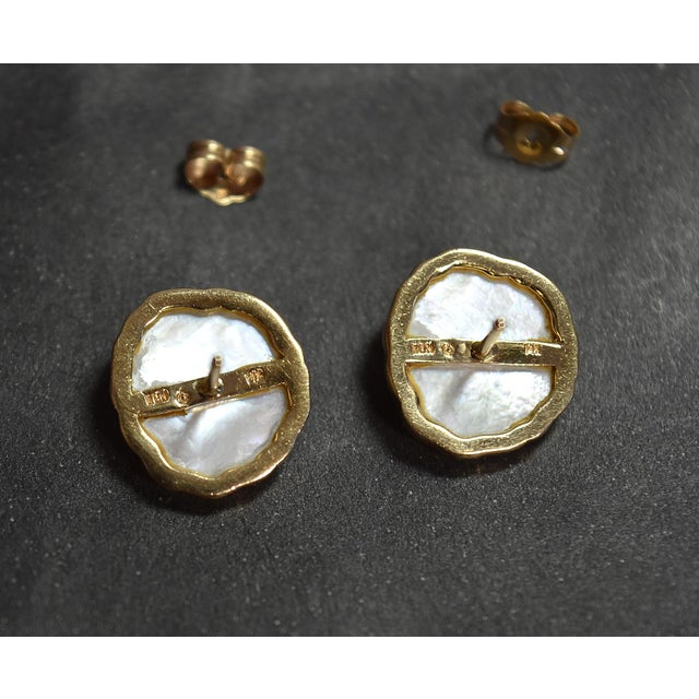 14k Gold Kabana Carved Mother of Pearl Sand Dollar Pierced Post Earrings, A Pair For Sale - Image 10 of 15
