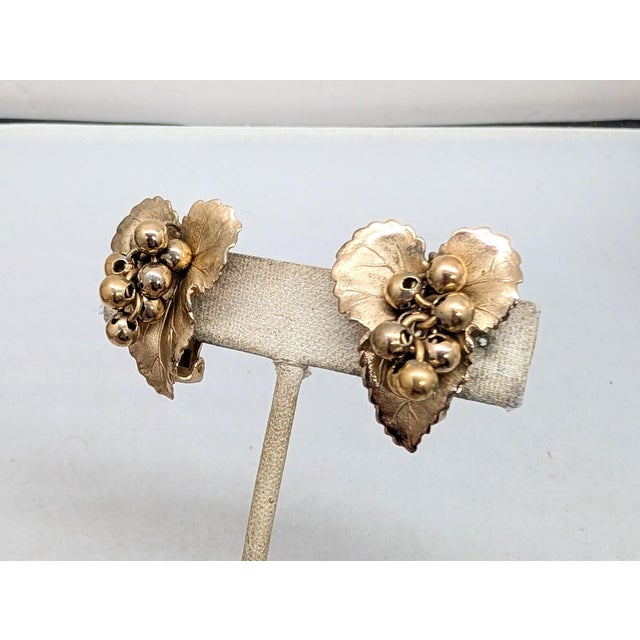1950s Vintage Signed Napier Goldtone Grape Cluster Clip Earrings-2 Pieces For Sale - Image 5 of 7