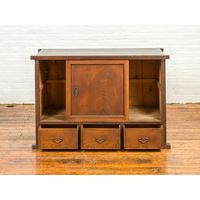 Brown Japanese 19th Century Keyaki Wood Buffet with Sliding Doors and Three Drawers For Sale - Image 8 of 13