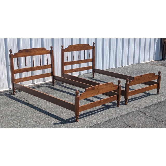 Mid-Century Modern Pair of 1960s Ethan Allen Solid Baumritter Maple Twin Size Bedframes For Sale - Image 3 of 15