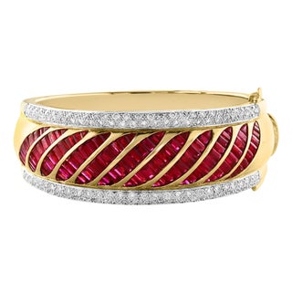 1960 Vintage 16 Ct Burma Ruby & 6 Ct Diamonds 18 Kt Yellow Gold 109 Grams Bangle For Sale