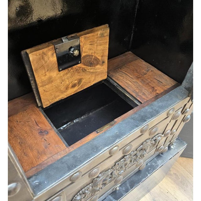 Antique 18th Century Italian Wrought Iron Hobnail Safe Box For Sale - Image 10 of 11