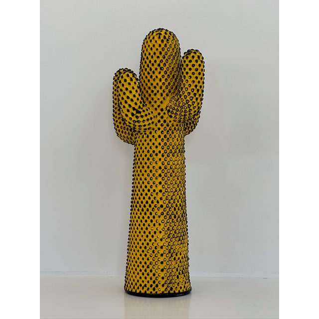 Gufram, in collaboration with the Andy Warhol Foundation of Visual Arts, presents a new and colorful edition of the famous...