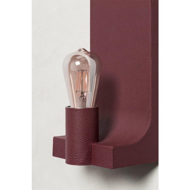 Wall light in artisanal soldered brass housing. Dimensions: width 160mm - height 325mm - projection 125mm. Lamp Lúmmi LED...