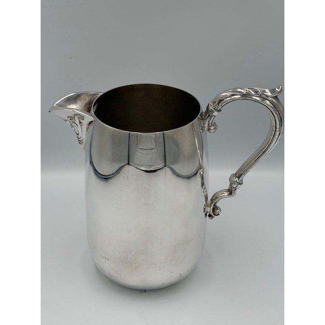 Neoclassical Early 20th Century Edwardian Silver Plate Creamer Jug With Scroll Handle For Sale - Image 3 of 7