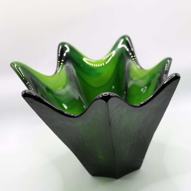 Blenko Mid-Century Modern Blenko Emerald Green 7 Point Star Bowl – With Original Label For Sale - Image 4 of 15