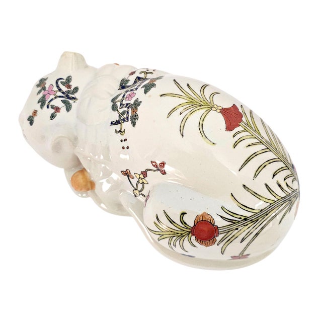 White Mid-Century Chinese Kutani-Style Reclining Cat Figurine 10.5" For Sale - Image 8 of 12