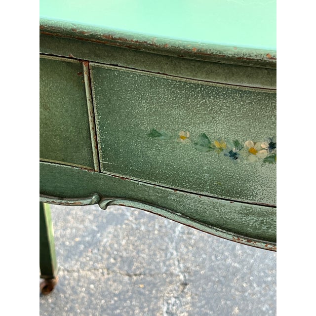 1910s Antique Berkey and Gay Style Painted Vanity Trifold Mirror For Sale - Image 5 of 12