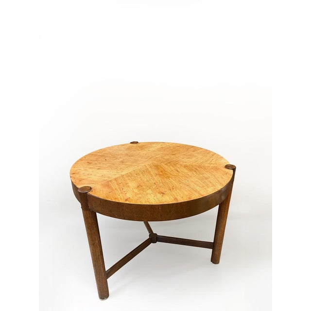 Brown Mid-Century Modern Round Walnut Drum Table in the style of Dunbar, 1950 For Sale - Image 8 of 10