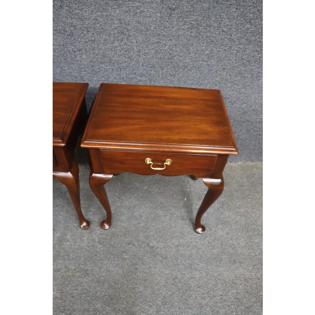 1970s Henkel-Harris Mahogany Queen Anne Nightstands – Pair For Sale - Image 5 of 14