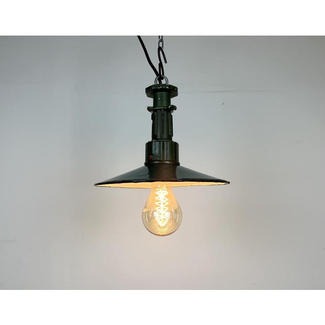 Industrial Green Enamel Pendant Lamp with Cast Aluminium Top, 1960 For Sale - Image 9 of 16