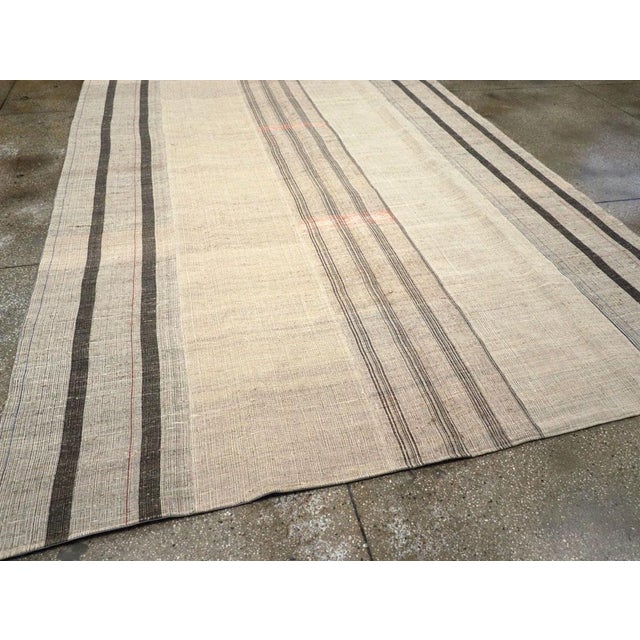 Galerie Shabab Collection Mid-20th Century Turkish Flatweave Kilim Room Size Carpet For Sale In New York - Image 6 of 8